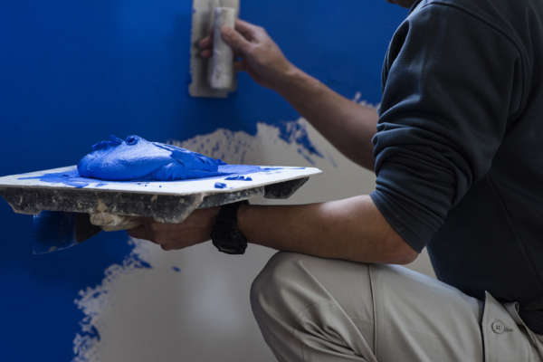 壁を塗る – リプランのオフィスリノベーション