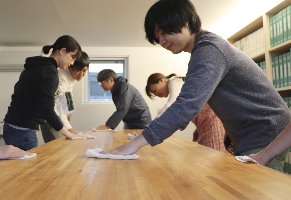 布でしっかり乾拭きして、浮いた塗装を拭き取って仕上げる