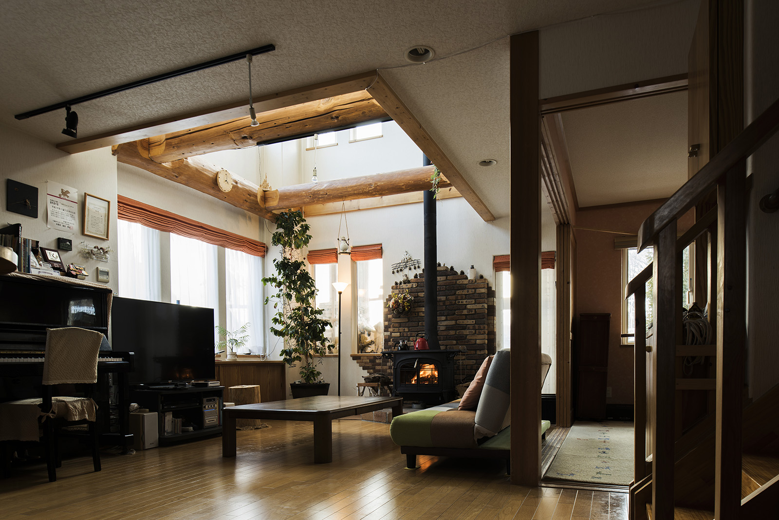 山小屋のような家の薪ストーブ