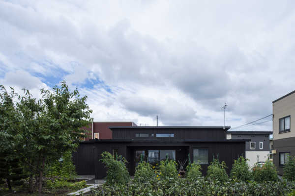 厳選！札幌と小樽の個性派住宅「中古の丸太小屋をリノベ」「パッシブ換気の健康住宅」