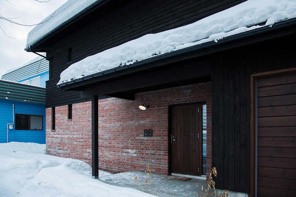 雪国生活にぴったり の機能的な玄関ポーチ 玄関 家づくりのアイデア Replan リプラン Webmagazine