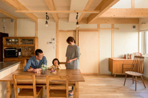 自然素材の心地よさと高い住宅性能。 2つの希望を、理想の形にしてくれました