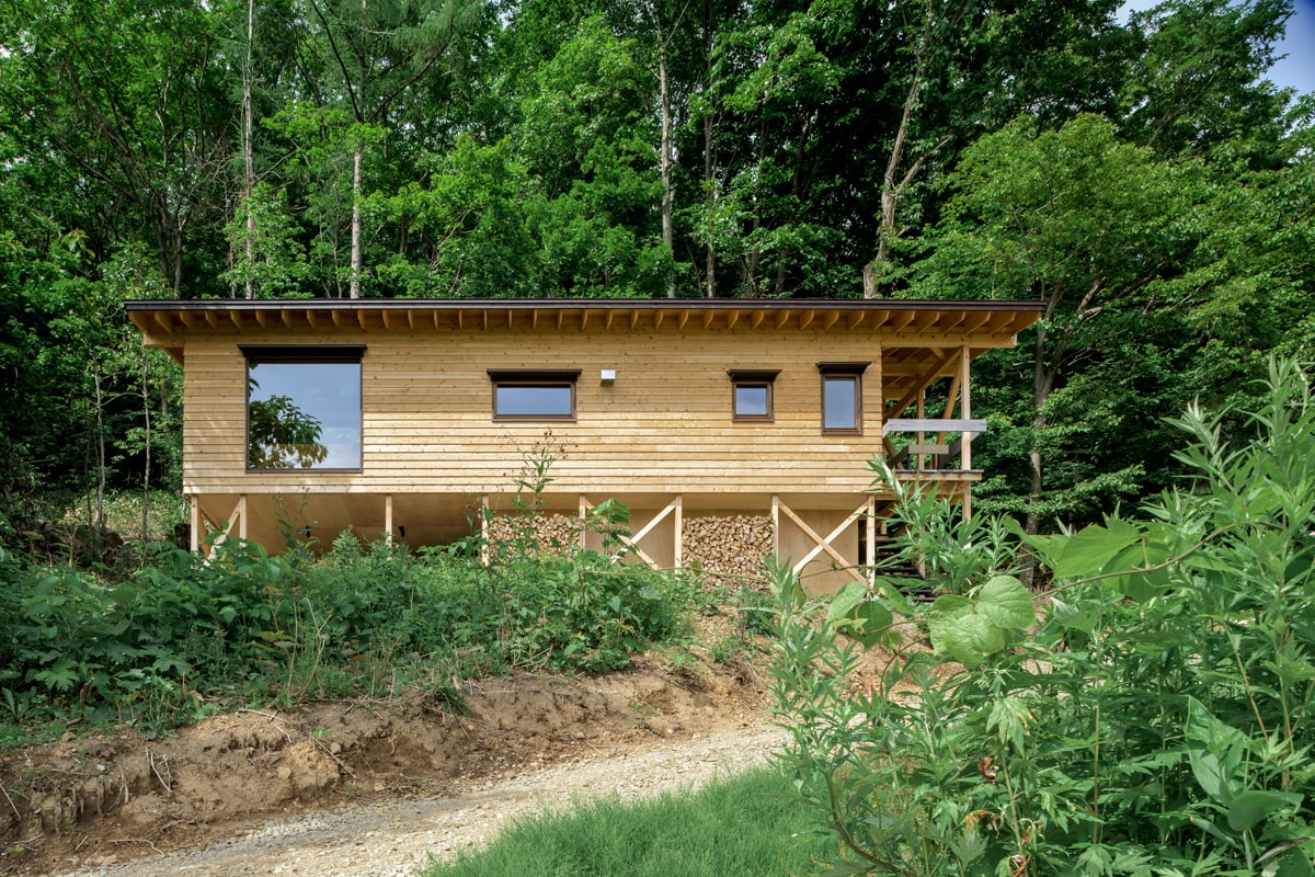 藻岩山の麓に建つこの家は、まさに山小屋！な佇まい