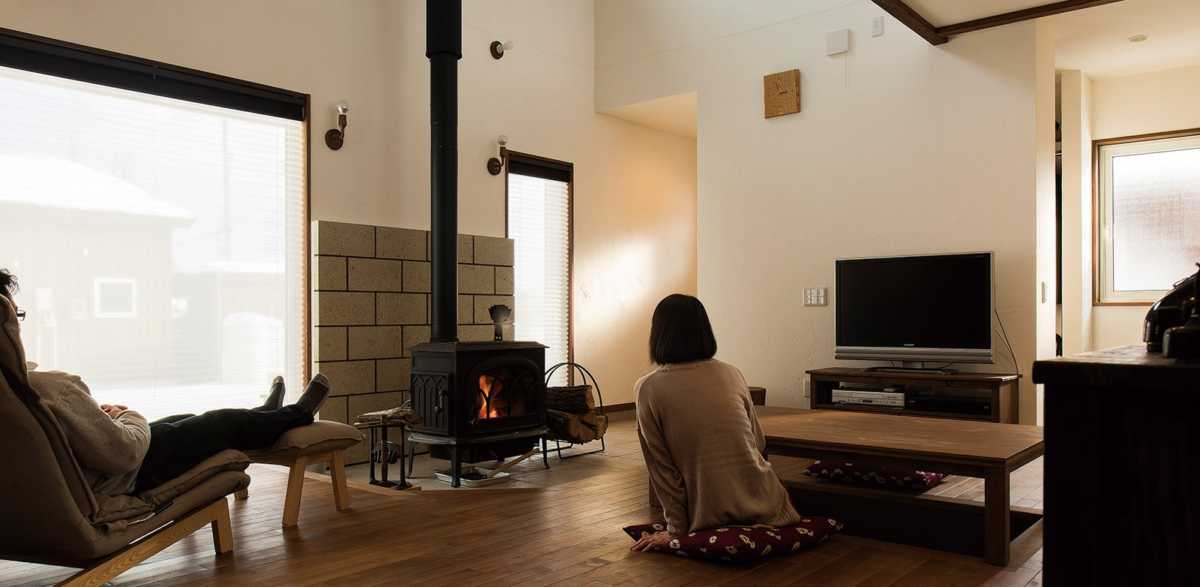 薪ストーブと掘りごたつがある 北海道の木の住まい 薪ストーブのある暮らし 特集記事 Replan リプラン Webmagazine