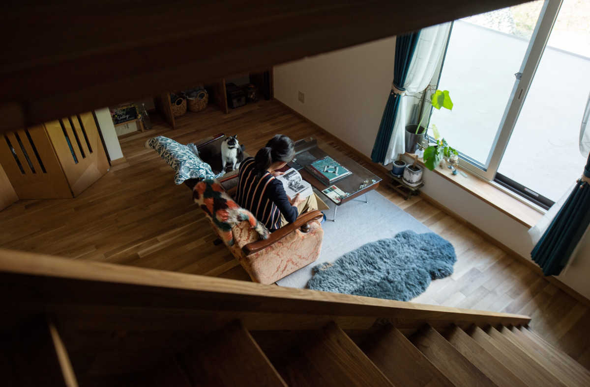 息子さん夫婦の部屋には、多目的に利用できるロフトも完備。これから、掃き出し窓の向こうに、6帖程度のウッドテラスも設けられる予定