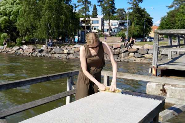 フィンランドの夏の習慣。海辺でラグをお洗濯