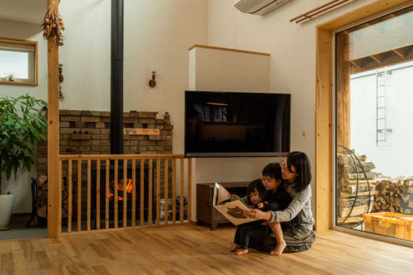今注目の「薪ストーブのある暮らし」。札幌圏の薪ストーブ専門店と新築7実例に学ぶ！