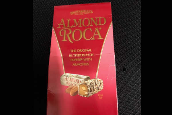 【アーモンドロカ  ALMOND ROCA】日本人離れした甘み好き