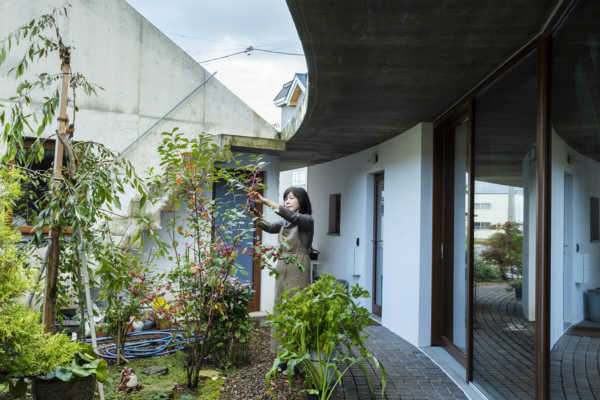 植物に囲まれた平屋の暮らし