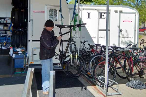 ヘルシンキで愛される、海辺の自転車修理屋さん