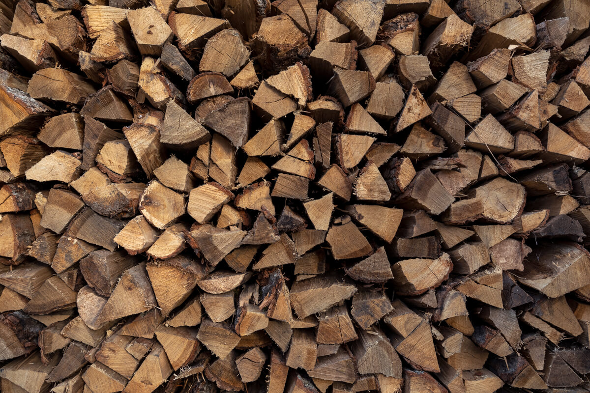 安心の薪ストーブ生活を送るためには、良質な薪を燃やすことが重要
