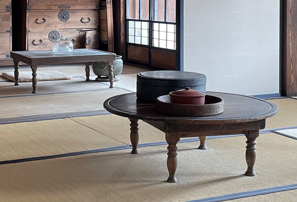 昭和初期頃まで、畳は引っ越しのたびに家から持ち出し新居で使う、家具のような存在だった