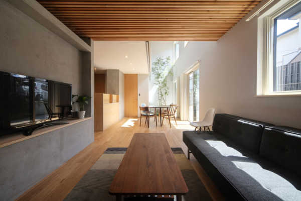 パッシブデザインと未来基準の性能を備えた自然素材を楽しむ家