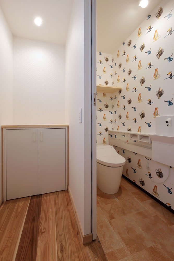 1階トイレは音に配慮し、前室を設けるとともに防音処理を施している