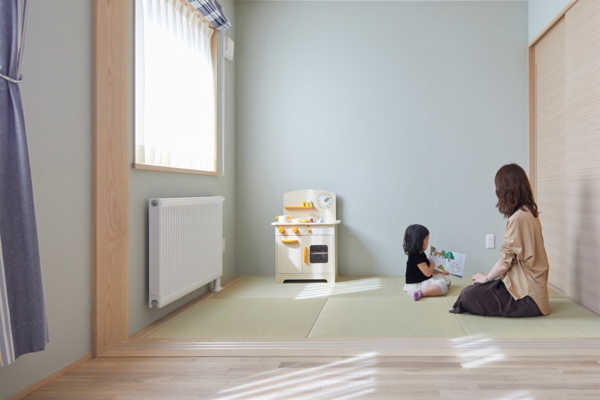 カーテンの寸法や家具との距離に注意。パネルヒーターの基本と実例