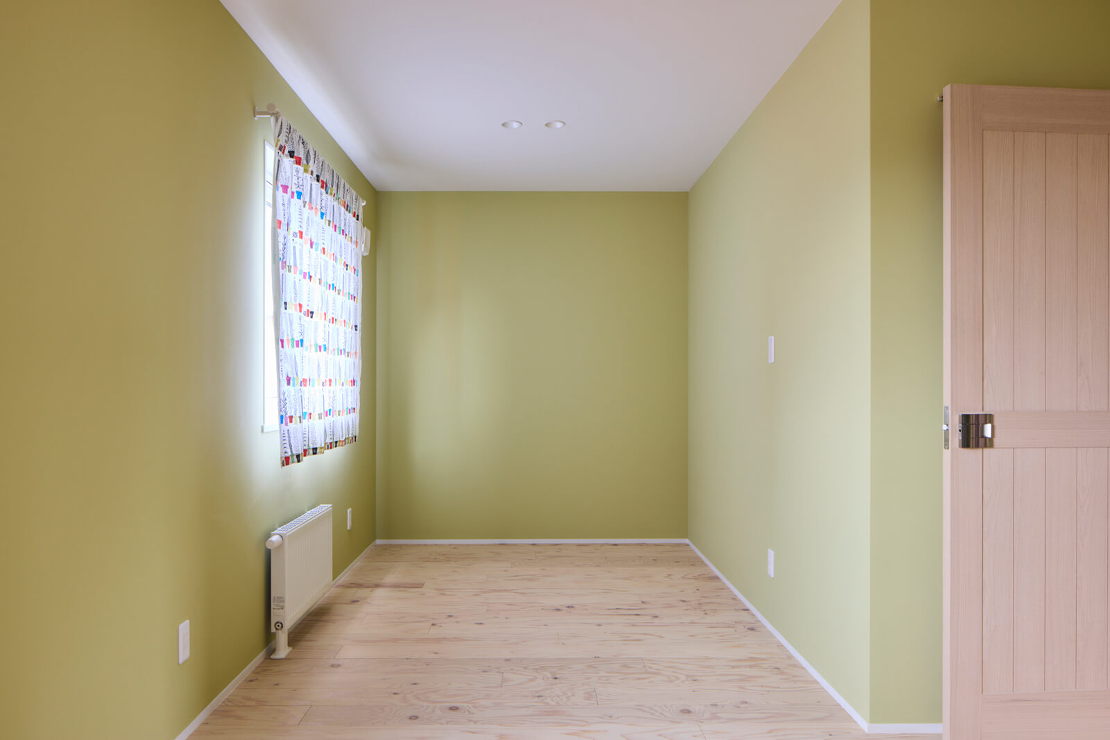 子ども部屋の壁は明るいグリーンを採用し爽やかな雰囲気に