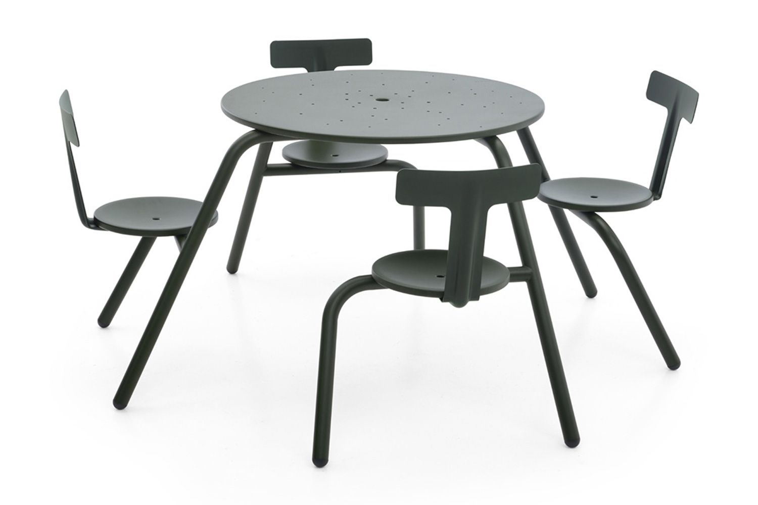 3〜5人掛けのコンパクトなピクニックテーブル。天板は、水抜き穴＆パラソルホール有りタイプと、フラットの2タイプがある。背もたれもつけることが可能