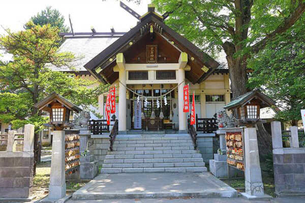 お気に入りを探す楽しみ 「豊平神社 青空骨董市」