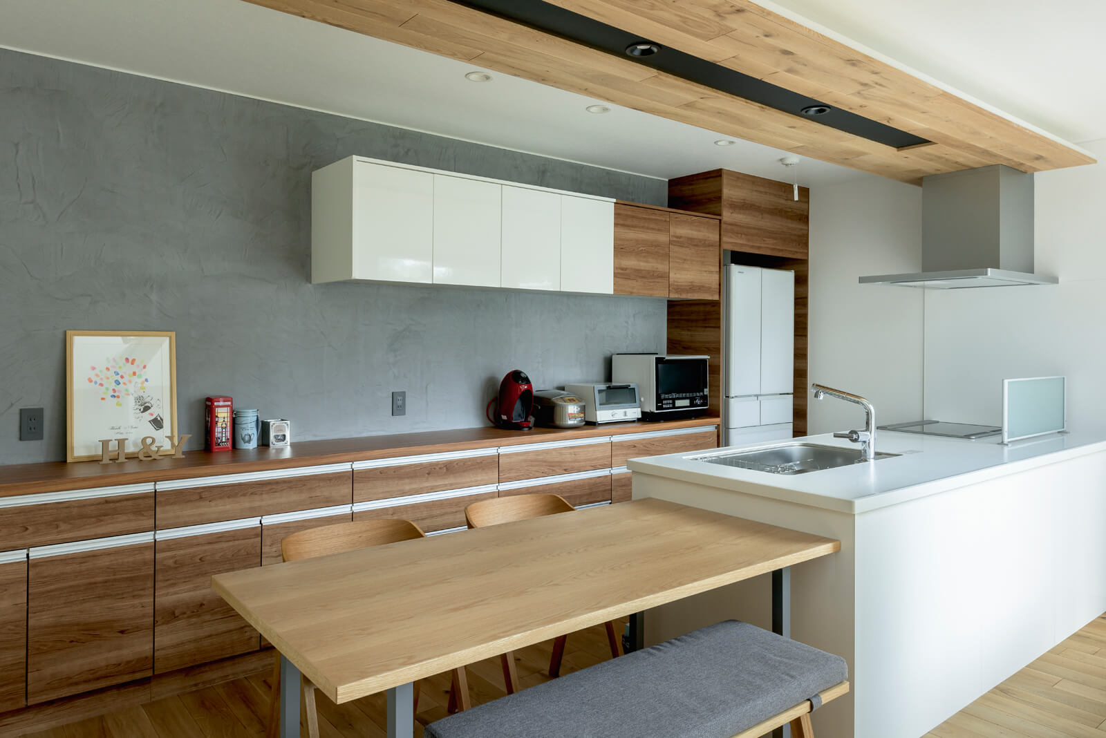 キッチンと横並びの「ストレートダイニング」は、人気のレイアウト