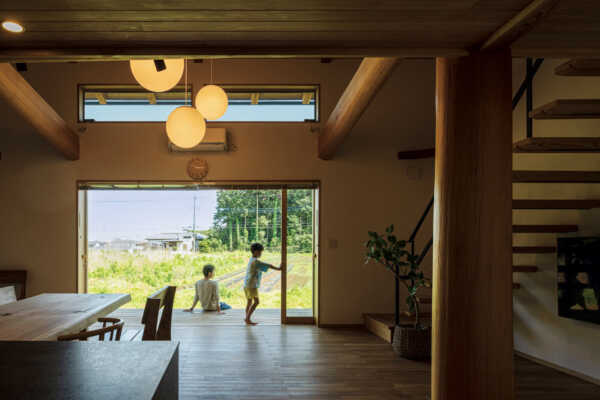 圧倒的な開放感の吹き抜けリビングが魅力な日本の伝統をつなぐ木組みの家