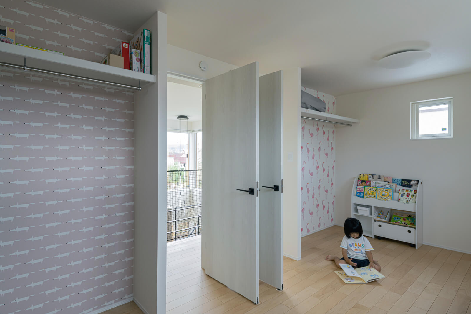 2階は将来、2室に分けることを想定して設えた子ども部屋のほか、洋室とトイレのみというシンプルな間取り