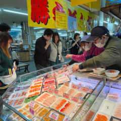 釧路和商市場の名物「海鮮丼」は朝ご飯の大定番！
