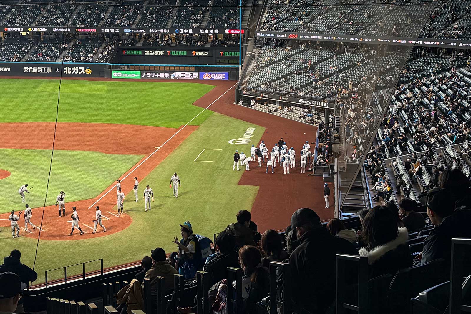 試合前の準備運動の様子もそれなりによく見える