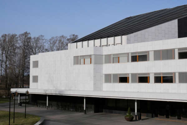 改修工事を終えた「フィンランディアホール」を訪ねました。