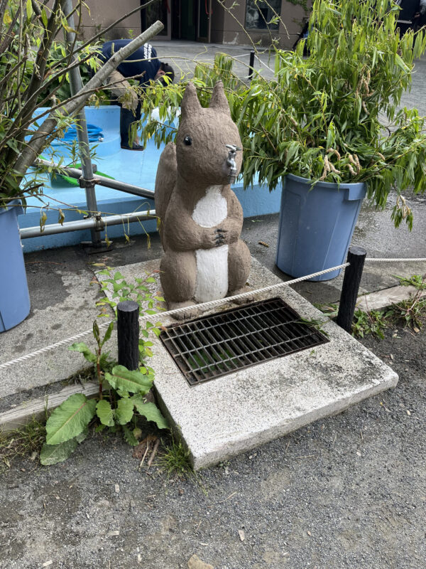 リスの形をした手洗い場