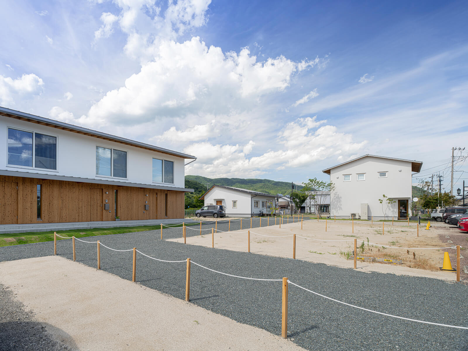 アパートの前の分譲地には、セミオーダー型の高性能規格住宅「森のスミカhome.」を計画中