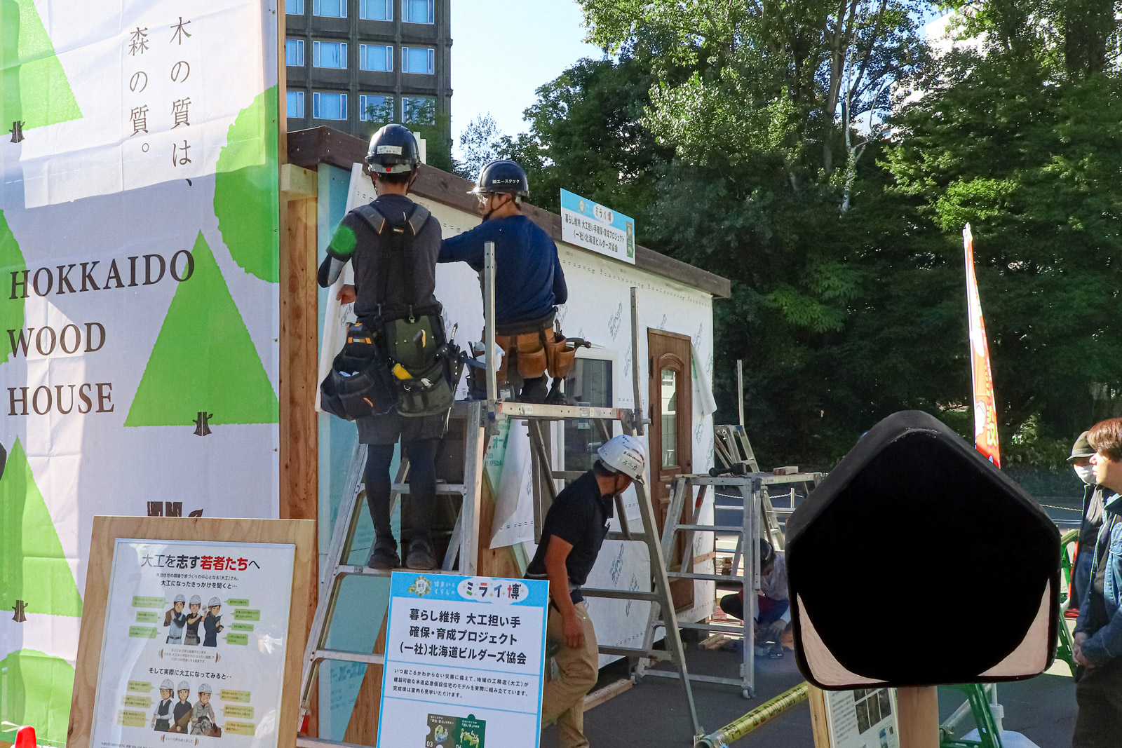 木造応急仮説住宅が少しずつ現場で完成していく姿も面白かったな。やっぱり大工さんの技術ってすごいね！