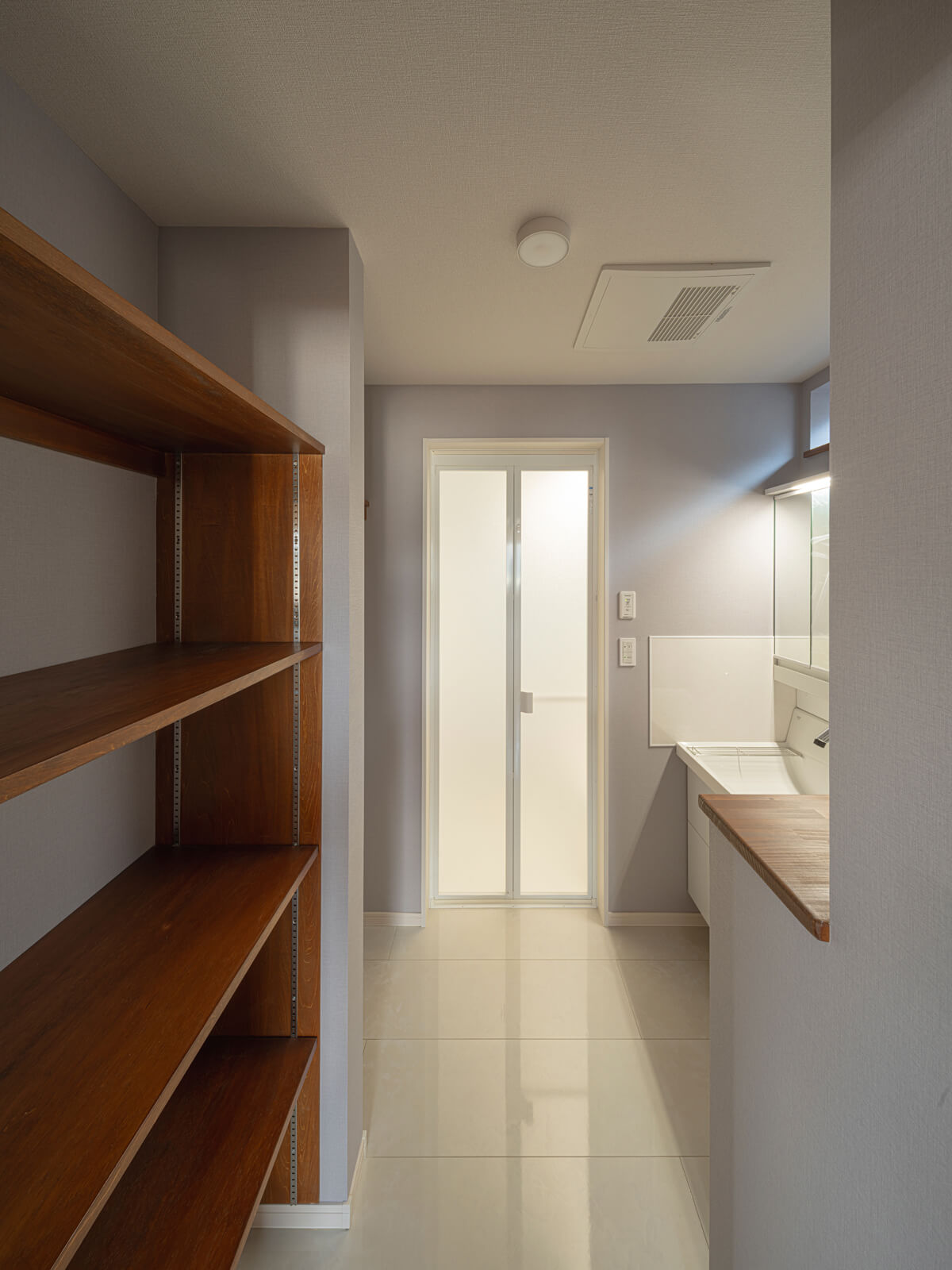 水まわりを2階に配置したことでユーティリティや浴室のサイズを広く確保できた