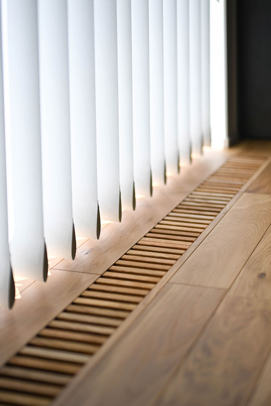 「YUCACOシステム」からの暖気や冷気は、ダクトを伝ってガラリから室内へ送り込まれる