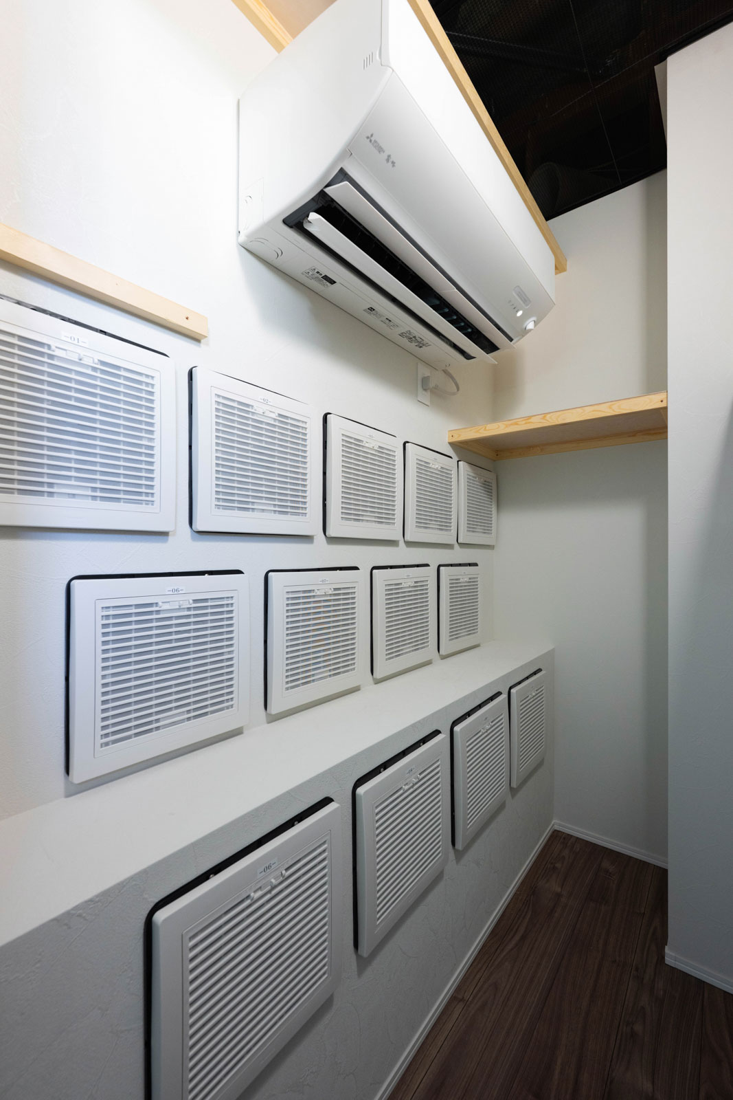 寝室の一角の扉の先に設けられた「YUCACOシステム」の空調室。音も静かで睡眠が妨げられることもない