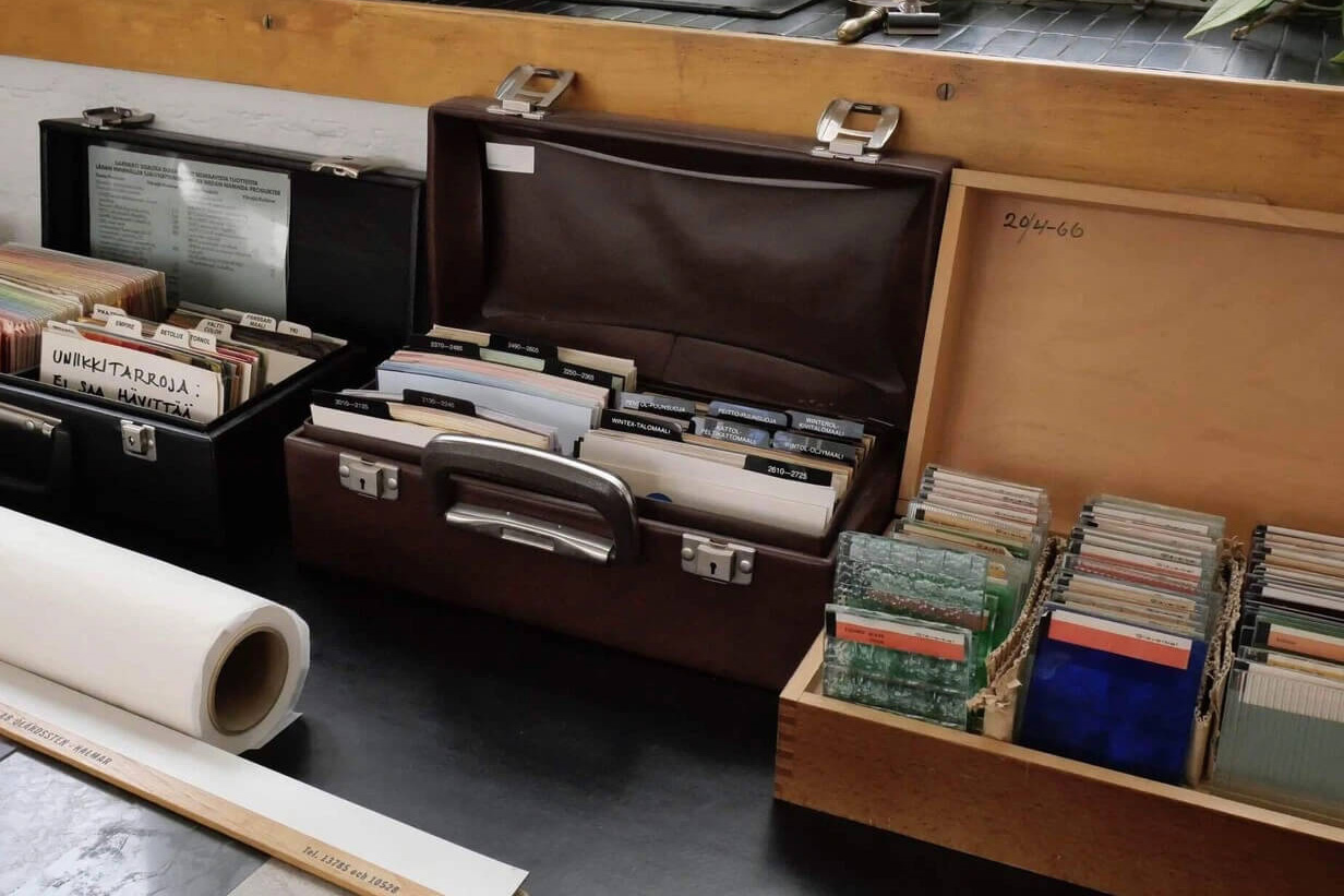 素材のカラーチップたちも保管されていた。異素材をどう組み合わせるのか議論がされていたそう