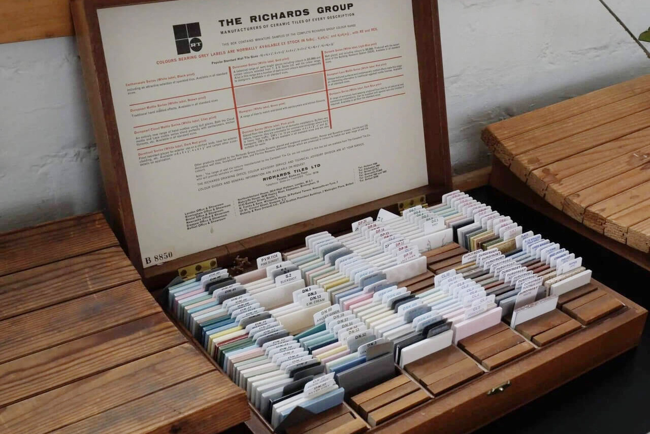 大理石のサンプルだけでこの枚数…