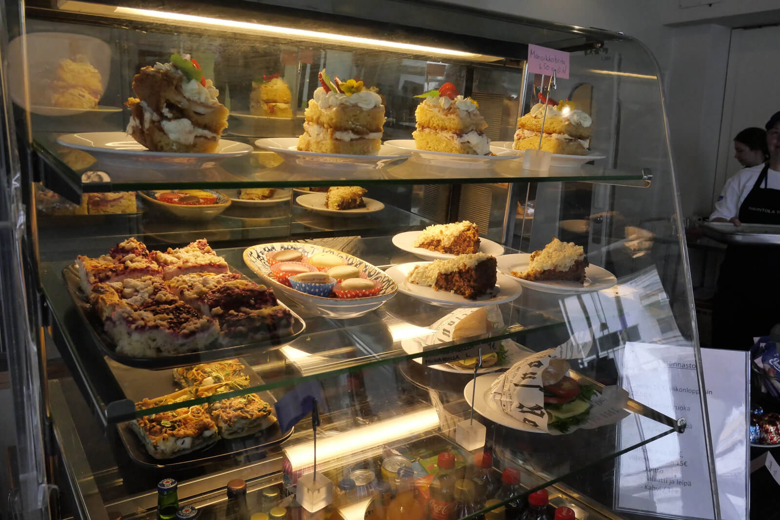 ケーキやパンが売っていたり