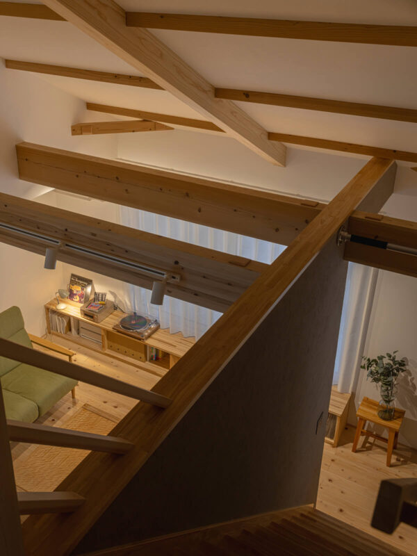 梁や柱といった構造材に県産材のスギを用いるのもソネケンならでは