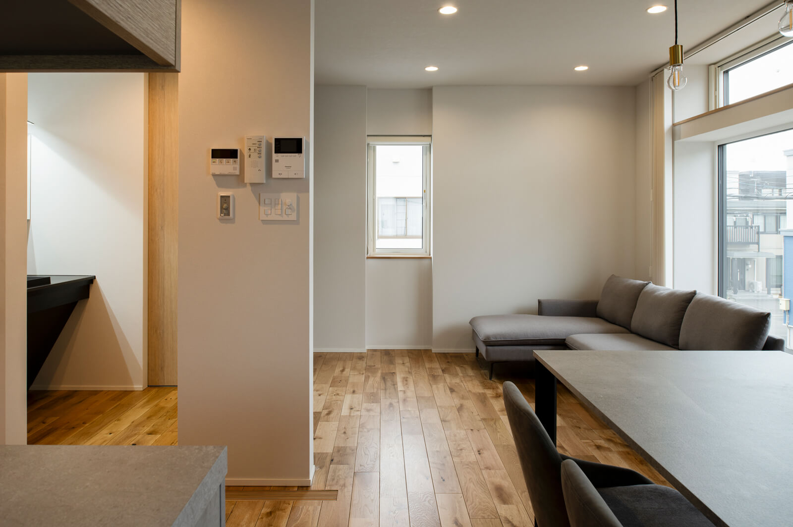 南東側に大きな窓を設けたLDKは、仕切りがなく開放的な空間