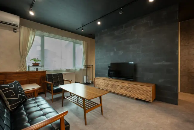 高性能✕創エネ+蓄電で快適・エコに。インダストリアルデザインの平屋