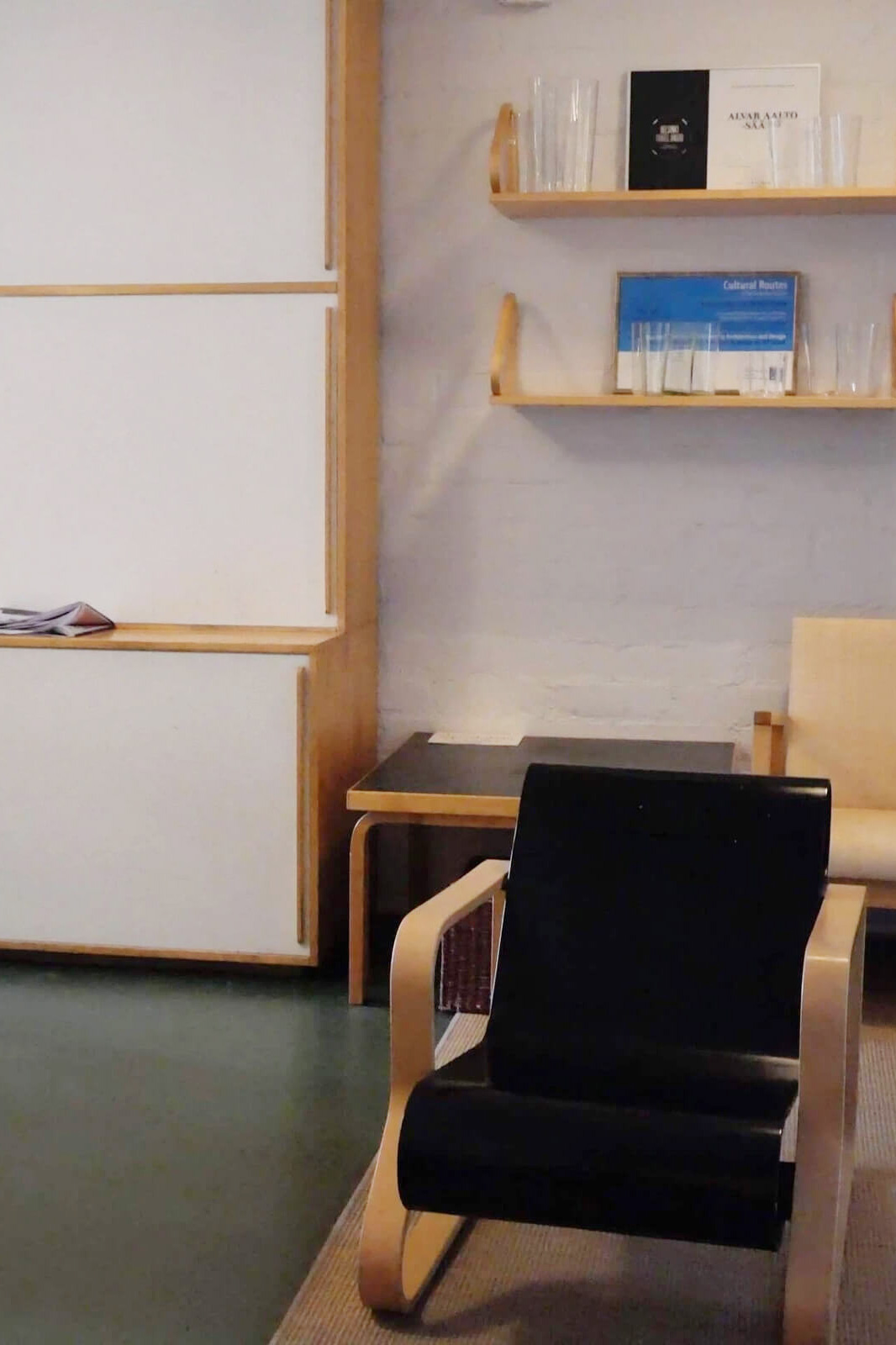 秘書室の一角にパイミオチェア