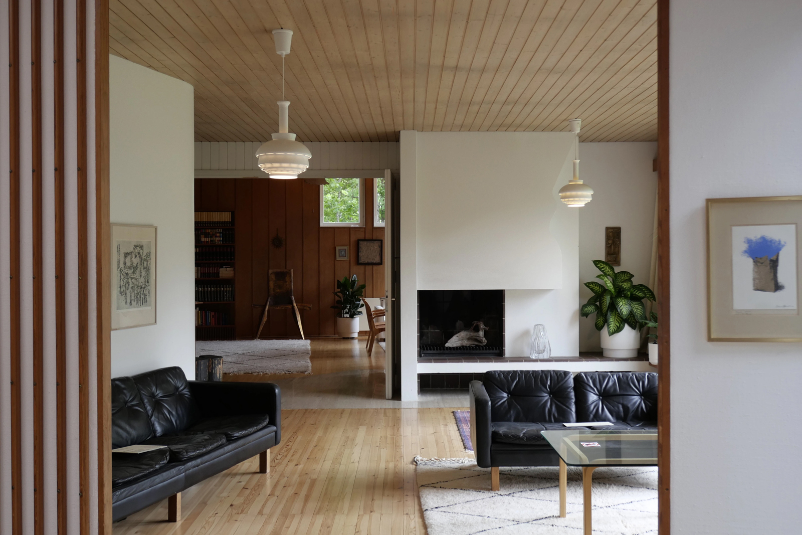 ダイニング→リビング→音楽室と動線が区切られている