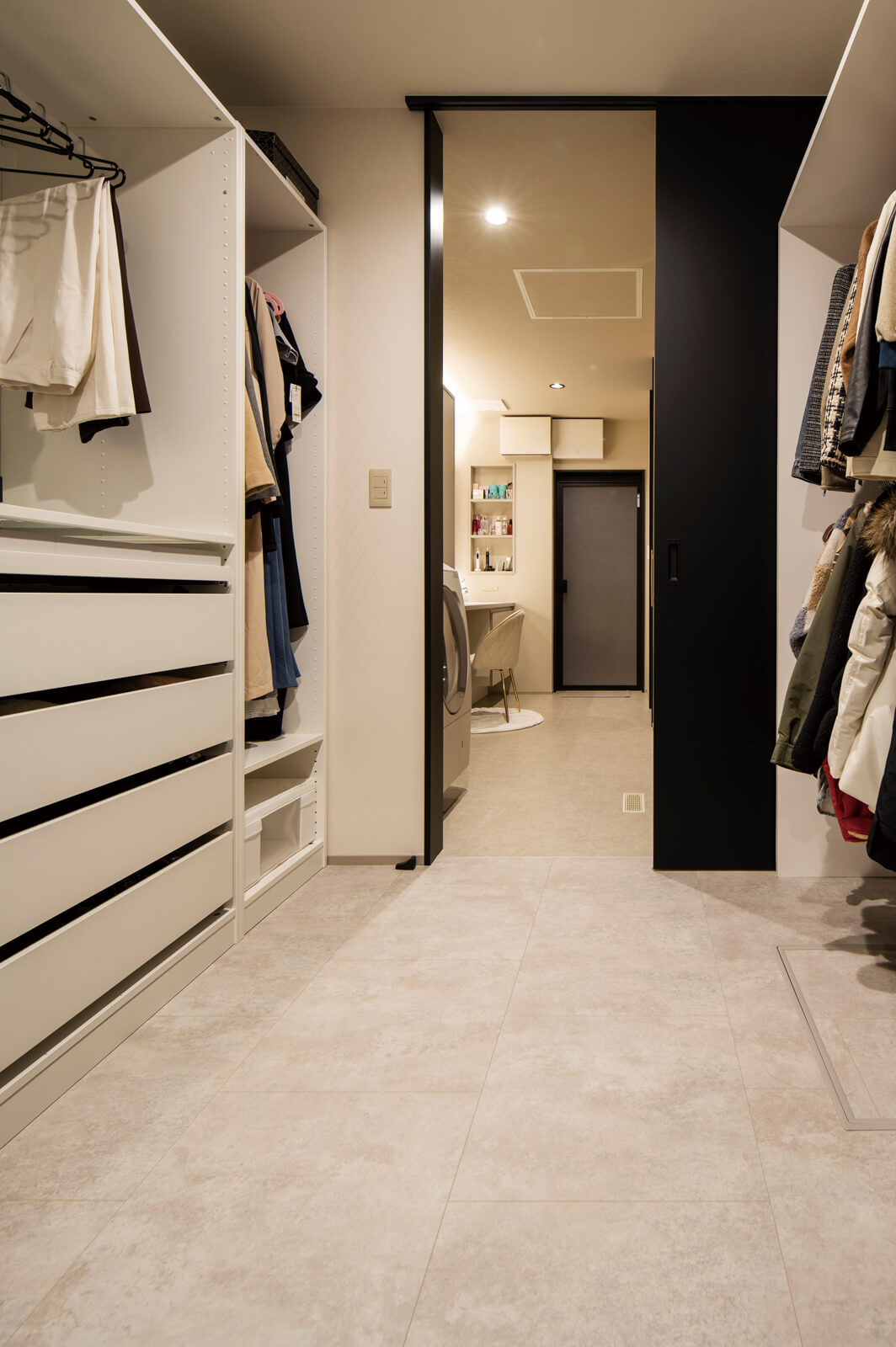 暮らしの動作をスムーズにする直線の洗濯動線は、ゆったりとした広さを確保