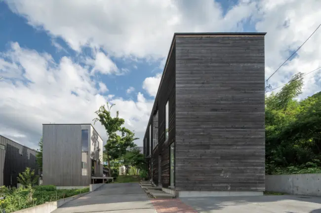 余白の中で可変する都市と自然を媒介する住まい