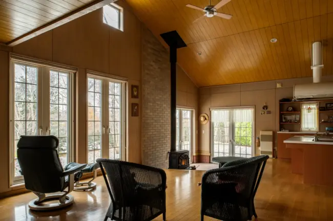 木々の恵みが歳月とともに味わいを増していく、森のビンテージ別荘