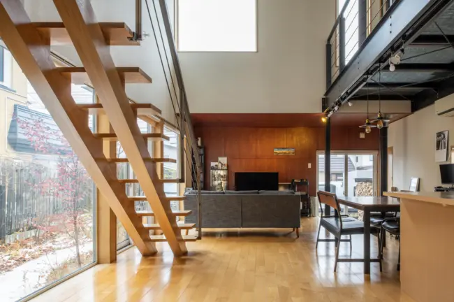 山野草と音楽が心地よいハーモニーを奏でる街なか暮らしの住まい