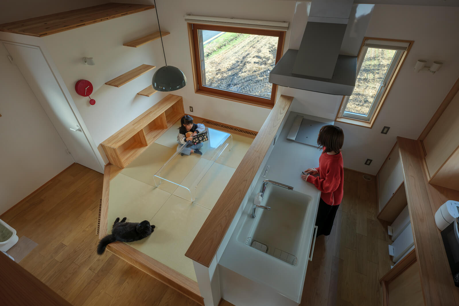 キッチンの奥行きには、配管などを収める「サービス」のスペースが含まれている