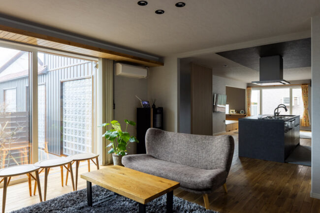 旧居の構造を生かしながら住みやすさと暖かさを増した二世帯同居のリノベ住宅