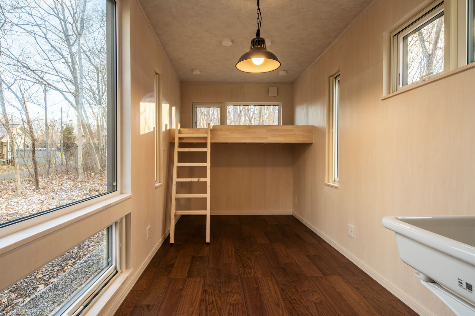 シナベニアと自然派塗料オスモを用いてロフト式ベッドも造作