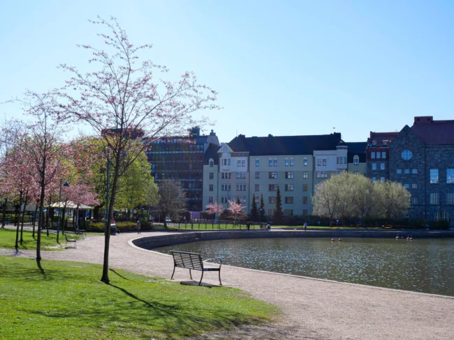 「心地よさ」の正体を探して。フィンランドとデンマークに学ぶ、人間中心の街と住まいのつくり方